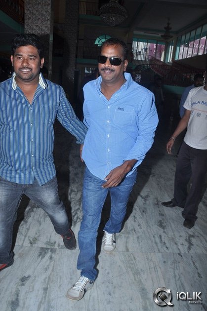 Pilla-Nuvvu-Leni-Jeevitham-Movie-Team-Visits-Viswanath-Theatre